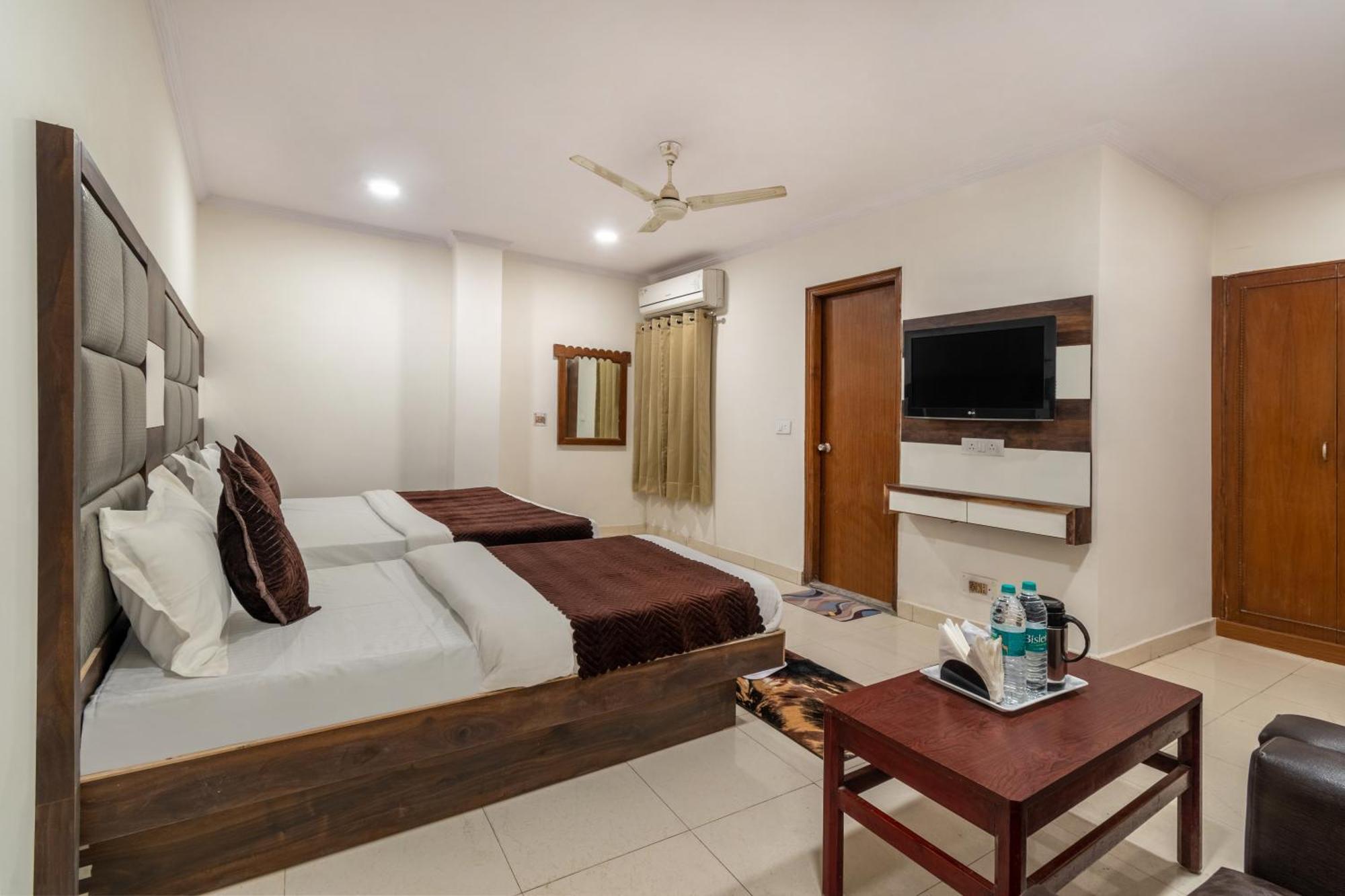 Hotel South Indian Delhi Kültér fotó